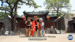 市正在党河风情线上的非遗打铁花表演令人叹为